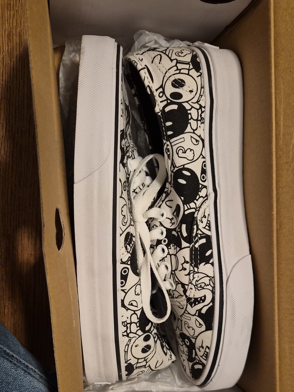 VANS NINTENDO SNEAKERS MENS:7.0 WOMENS:8.5